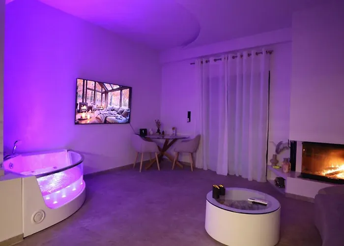 Aphrodite Suite Romantic Jacuzzi & Fireplace